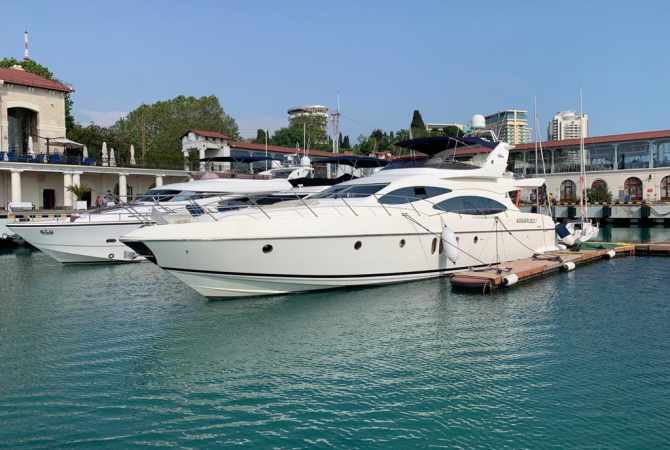 Яхта Azimut 68