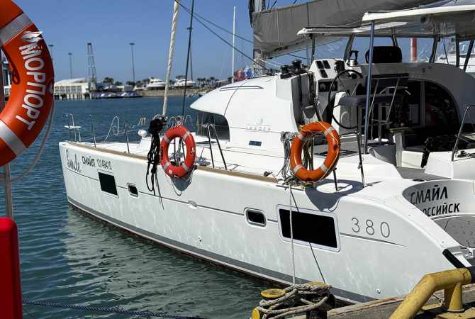 Катамаран Lagoon 38