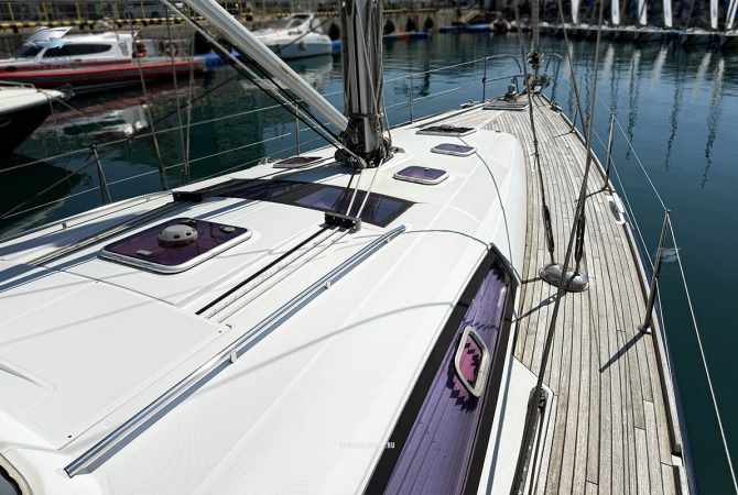 Яхта Beneteau 50