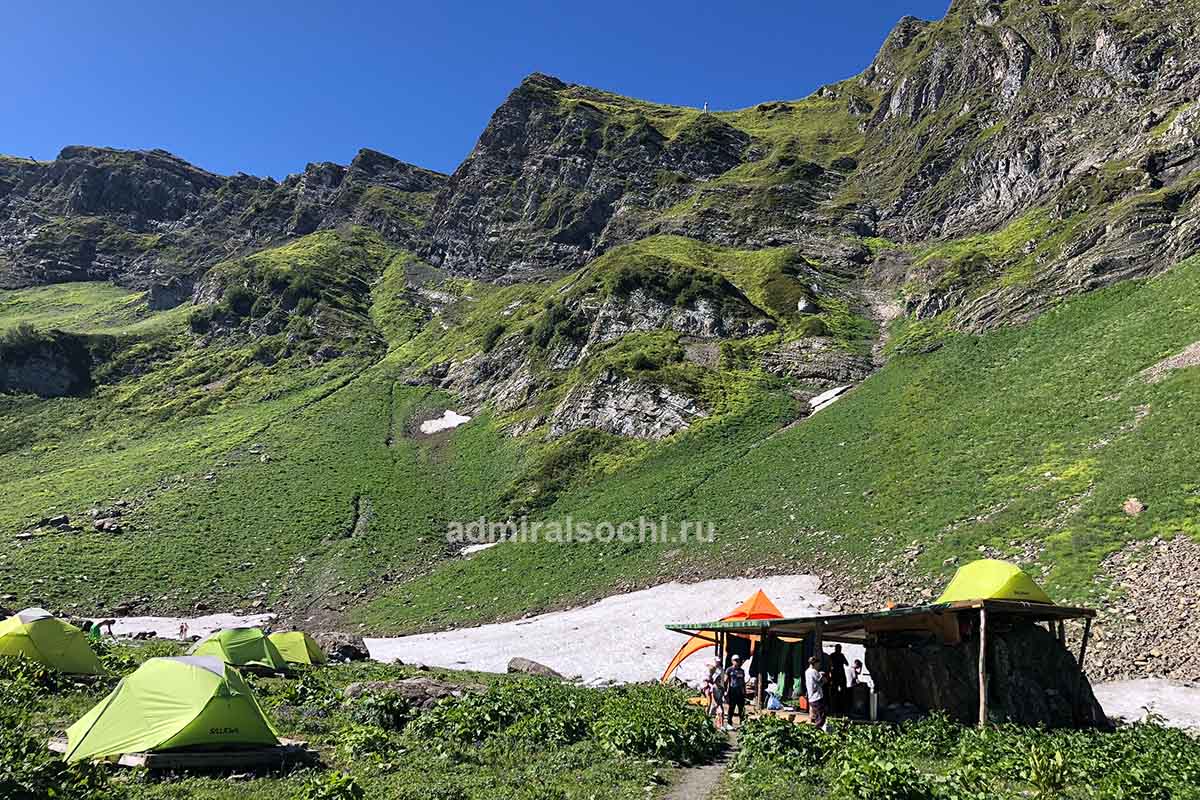 Палаточный лагерь в горах